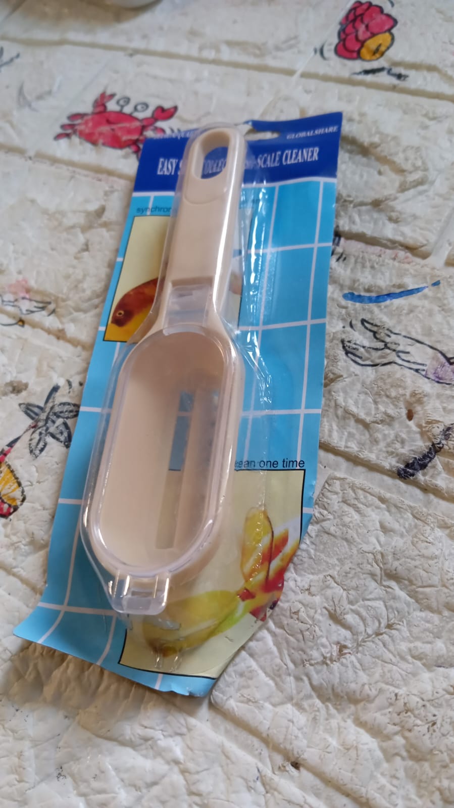 0112 Plastic Fish Scales Graters Scraper, Fish Skin Brush Fish Cleaning Tool Scraping Scales Device with Cover Home Kitchen Cooking Tools 1 Pieces 0112 Plastic Fish Scales Graters Scraper, Fish Skin Brush Fish Cleaning Tool Scraping Scales Device with Cover Home Kitchen Cooking Tools 1 Pieces